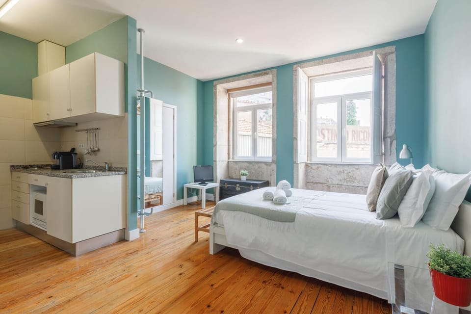 Bed, Kitchen or kitchenette, Bedroom