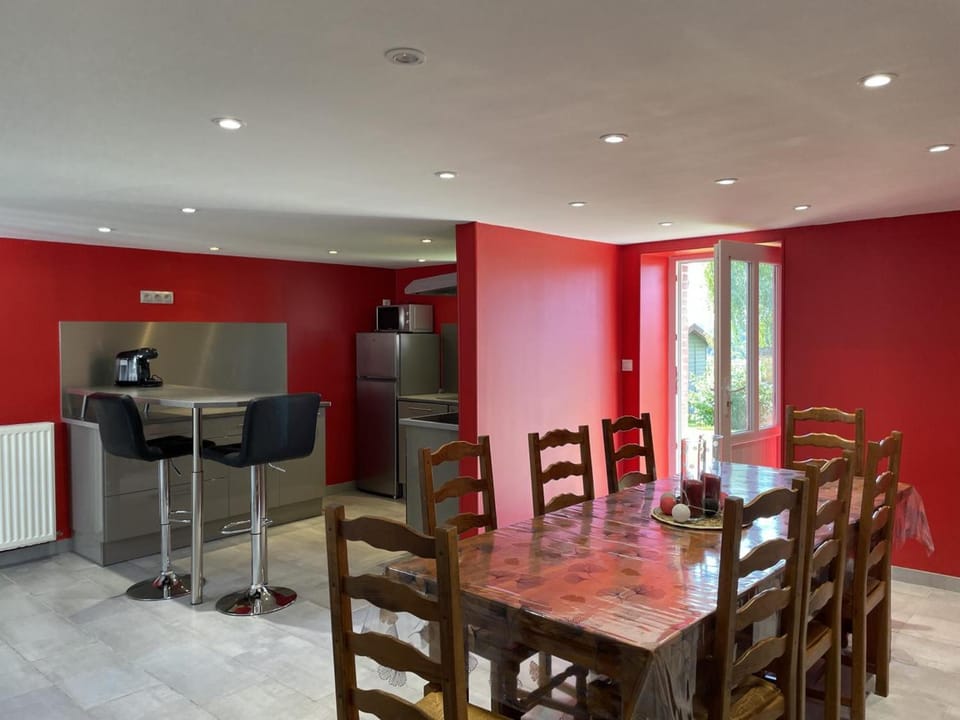 Ferme rénovée avec étang privé, animaux acceptés - FR-1-489-389 House in Auvergne-Rhône-Alpes