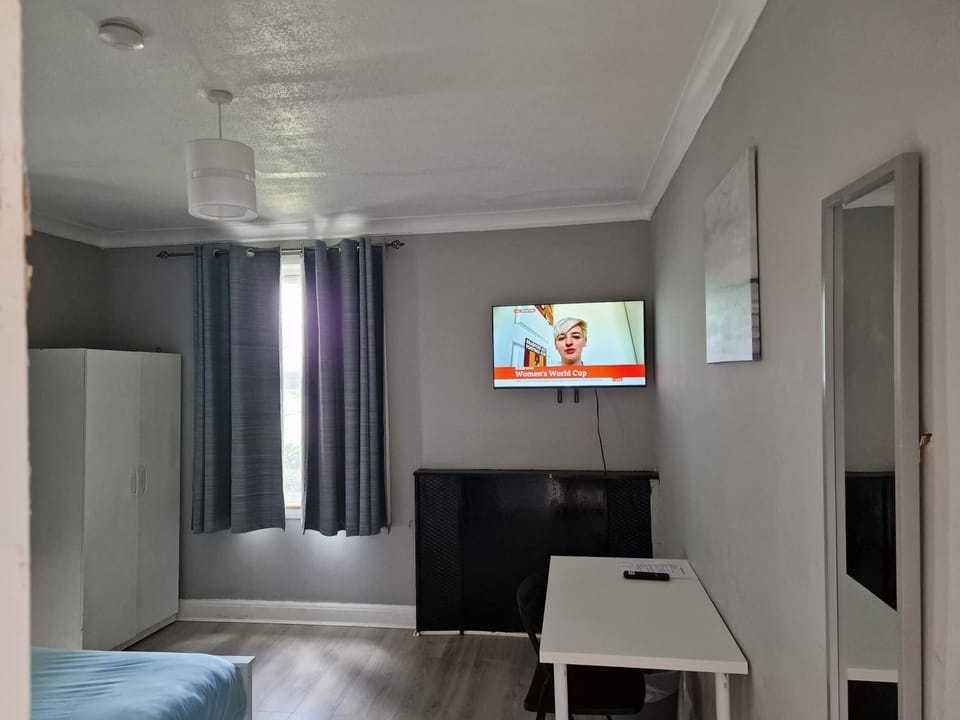 Tower Gardens Residence Bed and Breakfast in London