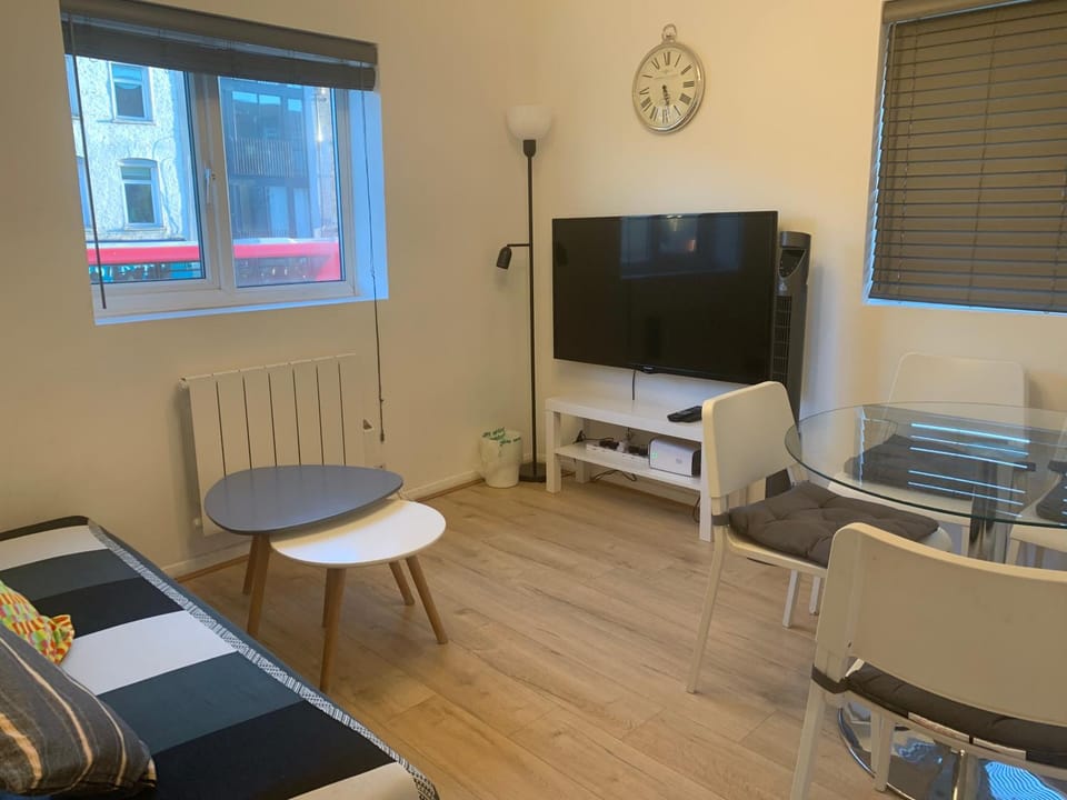 Communal lounge/ TV room, Living room, Seating area