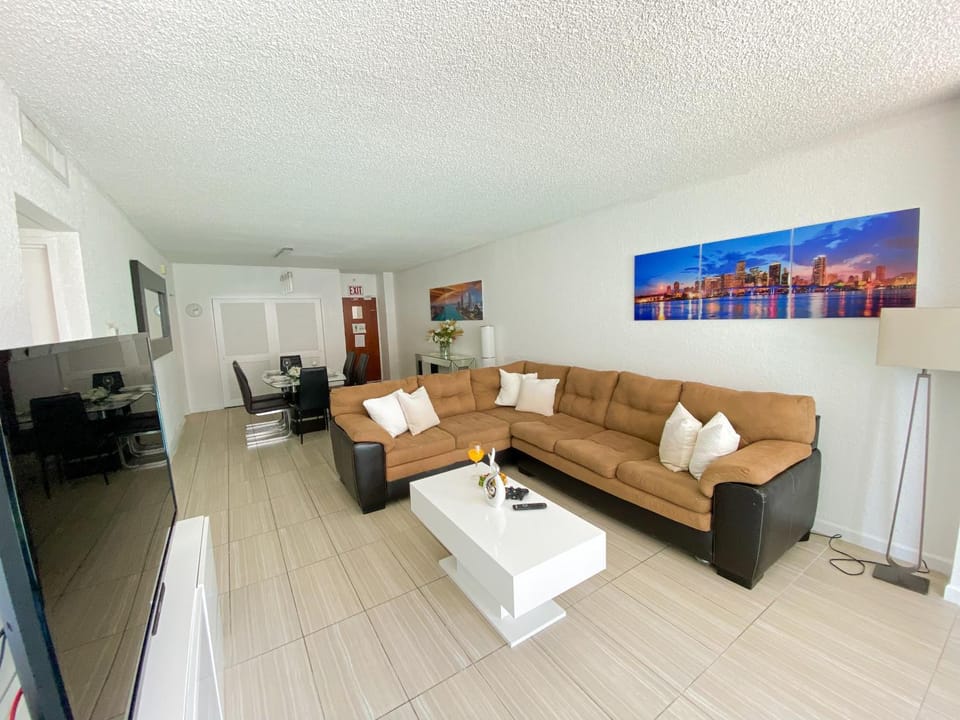 Communal lounge/ TV room, Living room, Evening entertainment