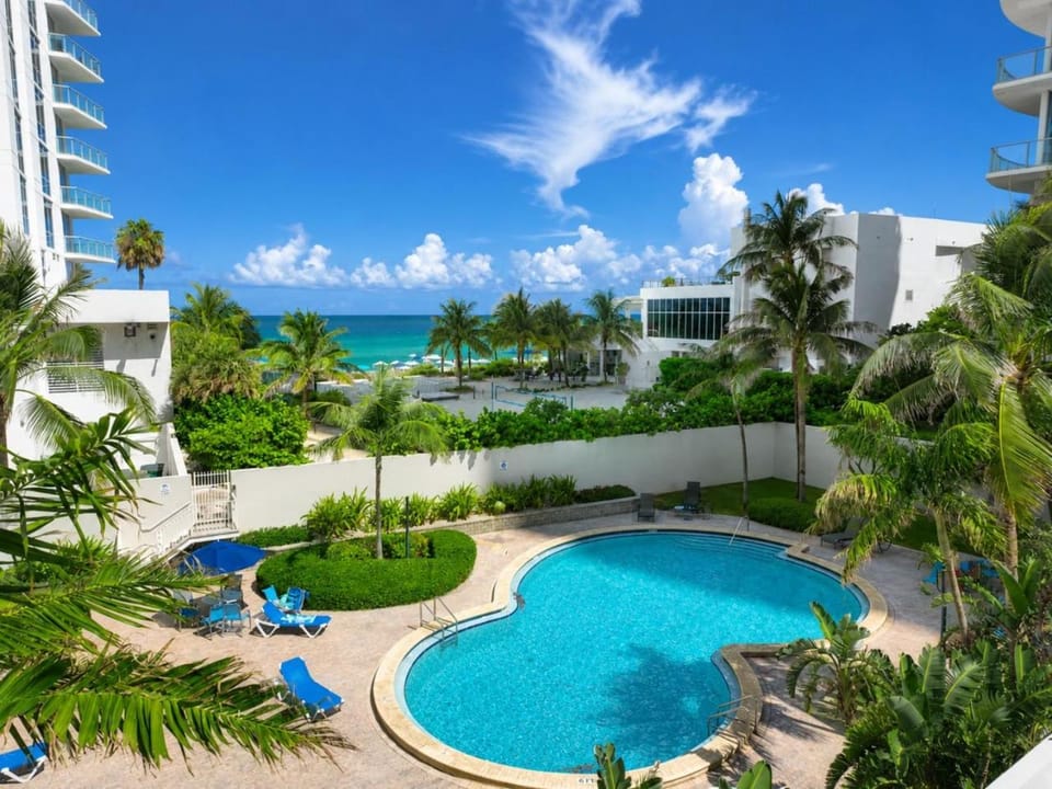 Property building, Spring, Day, Natural landscape, Garden, Garden view, Pool view, Sea view, Swimming pool, sunbed