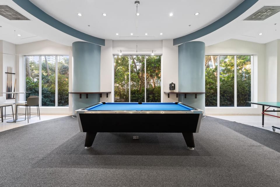 Billiard, Game Room