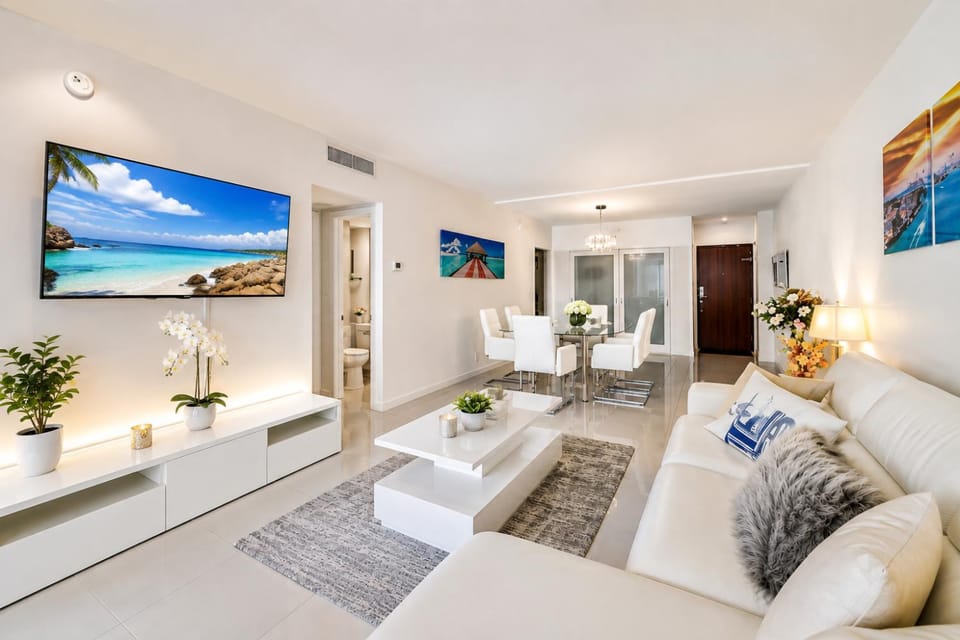 Property building, TV and multimedia, Living room, Photo of the whole room, Beach, Location, furniture