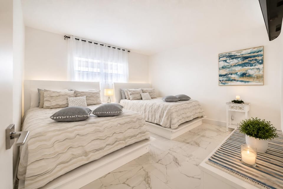 Property building, Bed, Photo of the whole room, Beach, Beach, Bedroom, Location