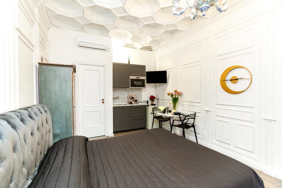 Kitchen or kitchenette, Seating area