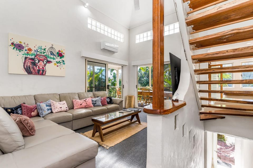 Fuller Holidays - Sea Belles on Belongil House in Byron Bay