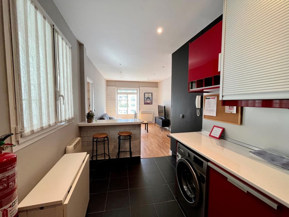 Kitchen or kitchenette, Dining area, dishwasher, minibar, pet friendly, stove, washing machine