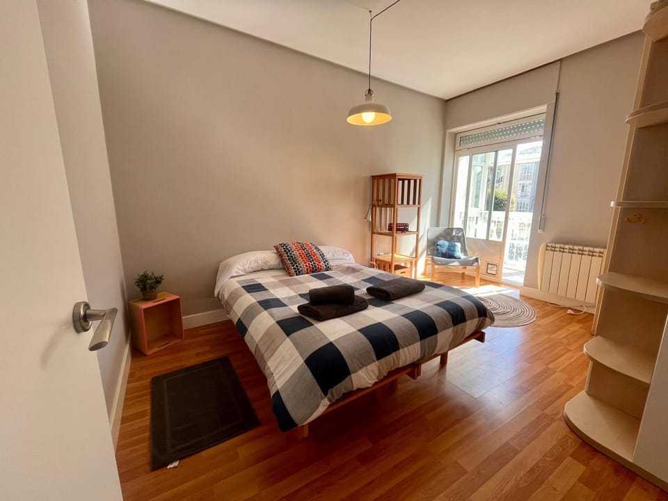 Bed, Living room, Photo of the whole room, Seating area, Bedroom, internet, towels