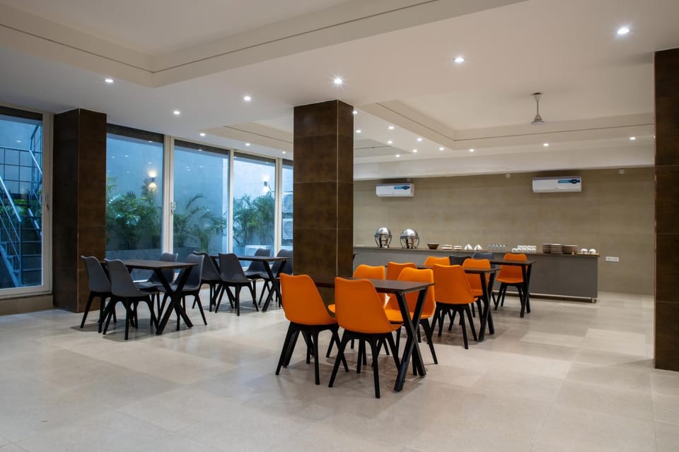 Restaurant/places to eat, Banquet/Function facilities