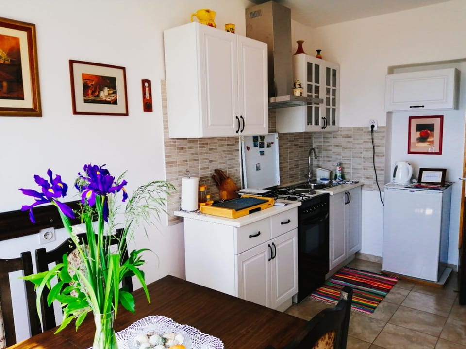 Coffee/tea facilities, Seating area, Dining area, pet friendly, stove, toaster, kitchen