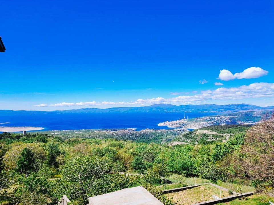Patio, Facade/entrance, Day, Natural landscape, Bird's eye view, Garden, View (from property/room), Hiking, Hiking, City view, City view, Garden view, Garden view, Landmark view, Landmark view, Mountain view, Mountain view, River view, Sea view, Sea view, Inner courtyard view