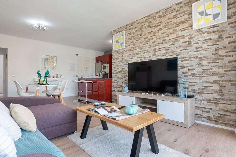 Communal lounge/ TV room, TV and multimedia, Kitchen or kitchenette, Living room, Seating area, Dining area