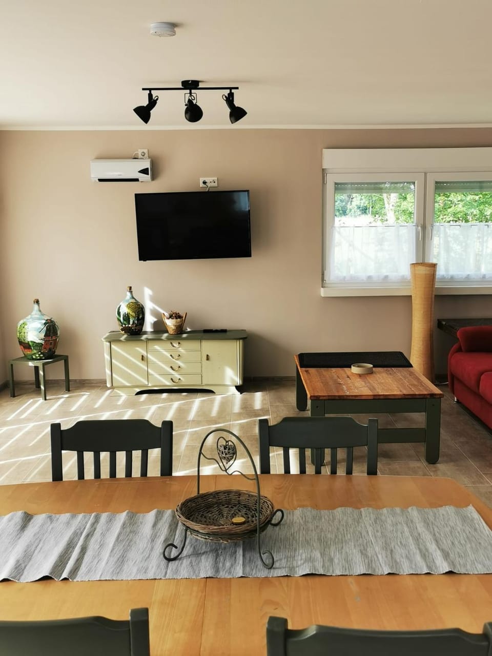 TV and multimedia, Living room, Seating area, Dining area, Evening entertainment, fireplace