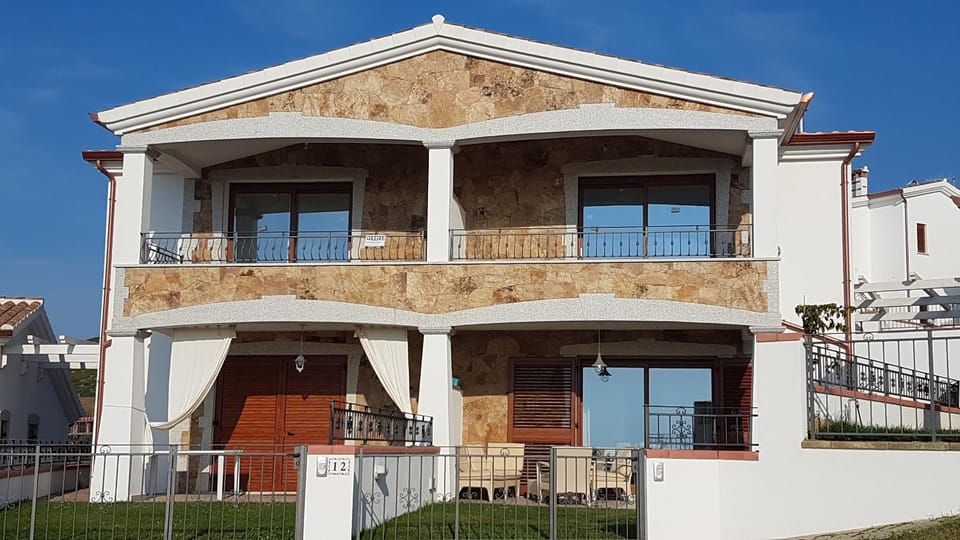 Property building, View (from property/room), Balcony/Terrace