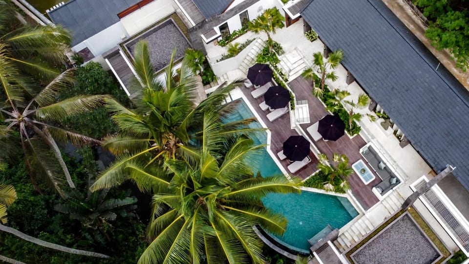 Property building, Bird's eye view, Garden, Garden view, Pool view, Swimming pool, sunbed