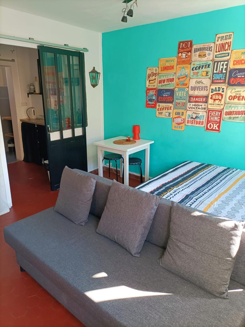 Bed, Living room, Photo of the whole room, Seating area, Bedroom