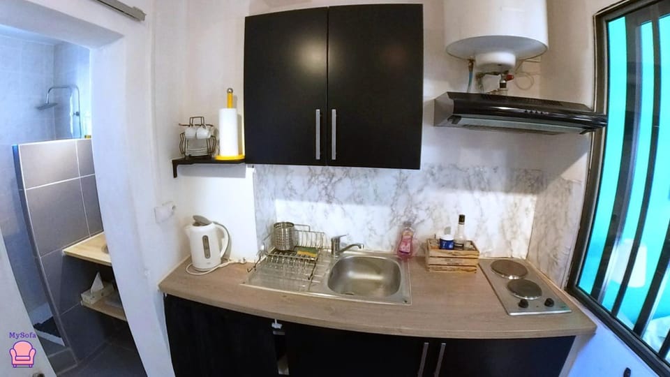 Kitchen or kitchenette, kitchen