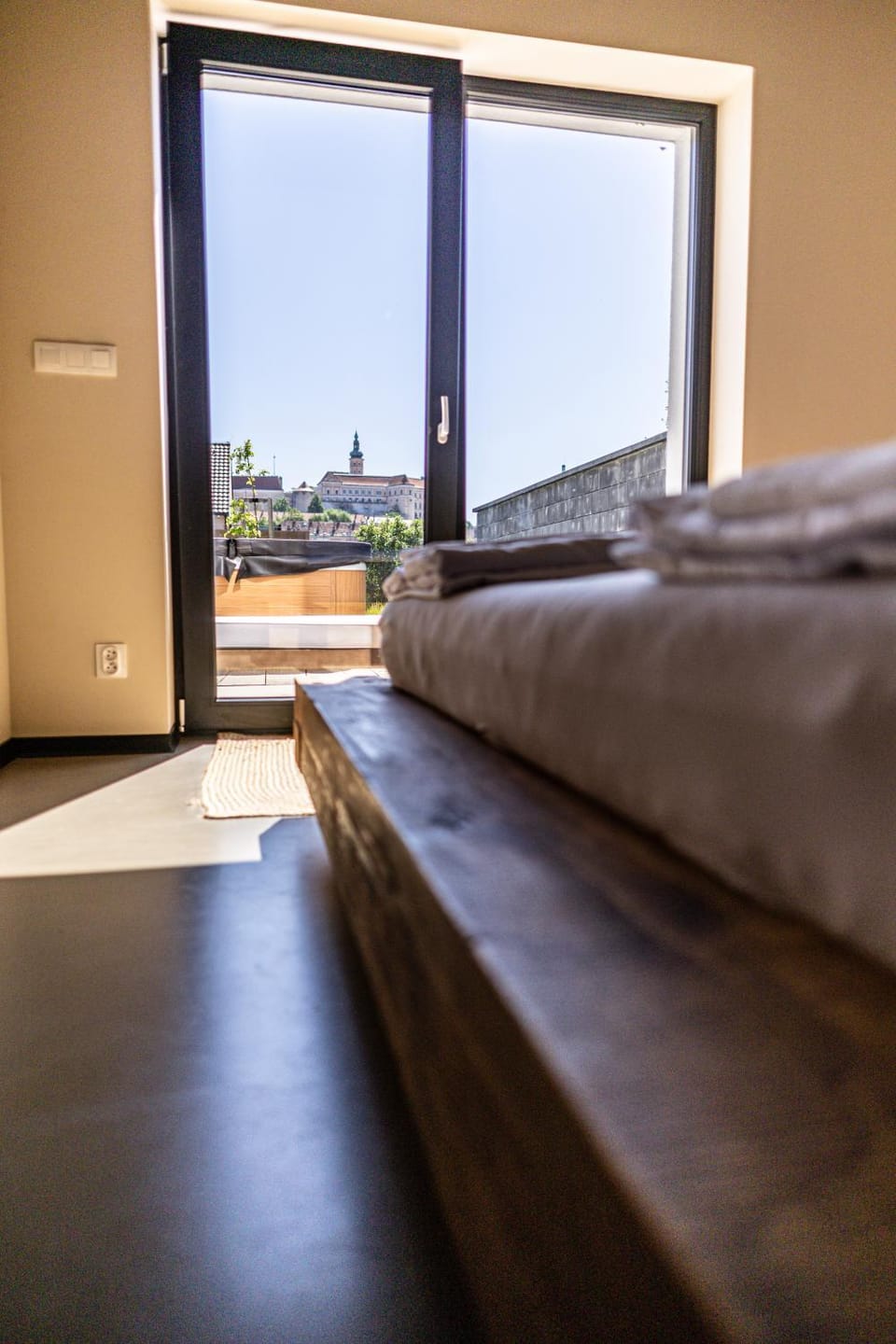 Photo of the whole room, Bedroom