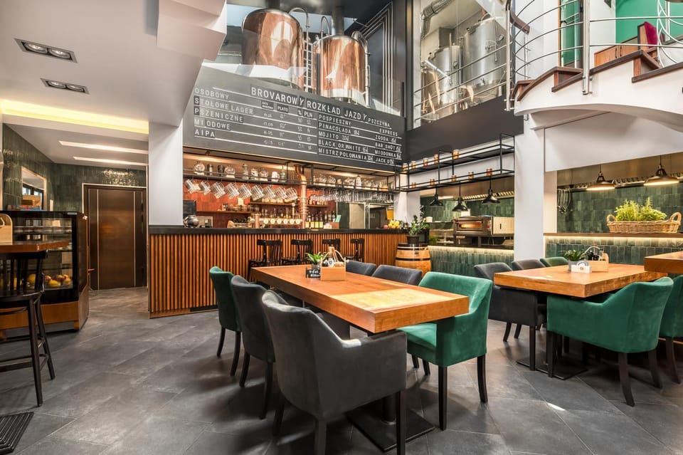 Restaurant/places to eat, Lounge or bar
