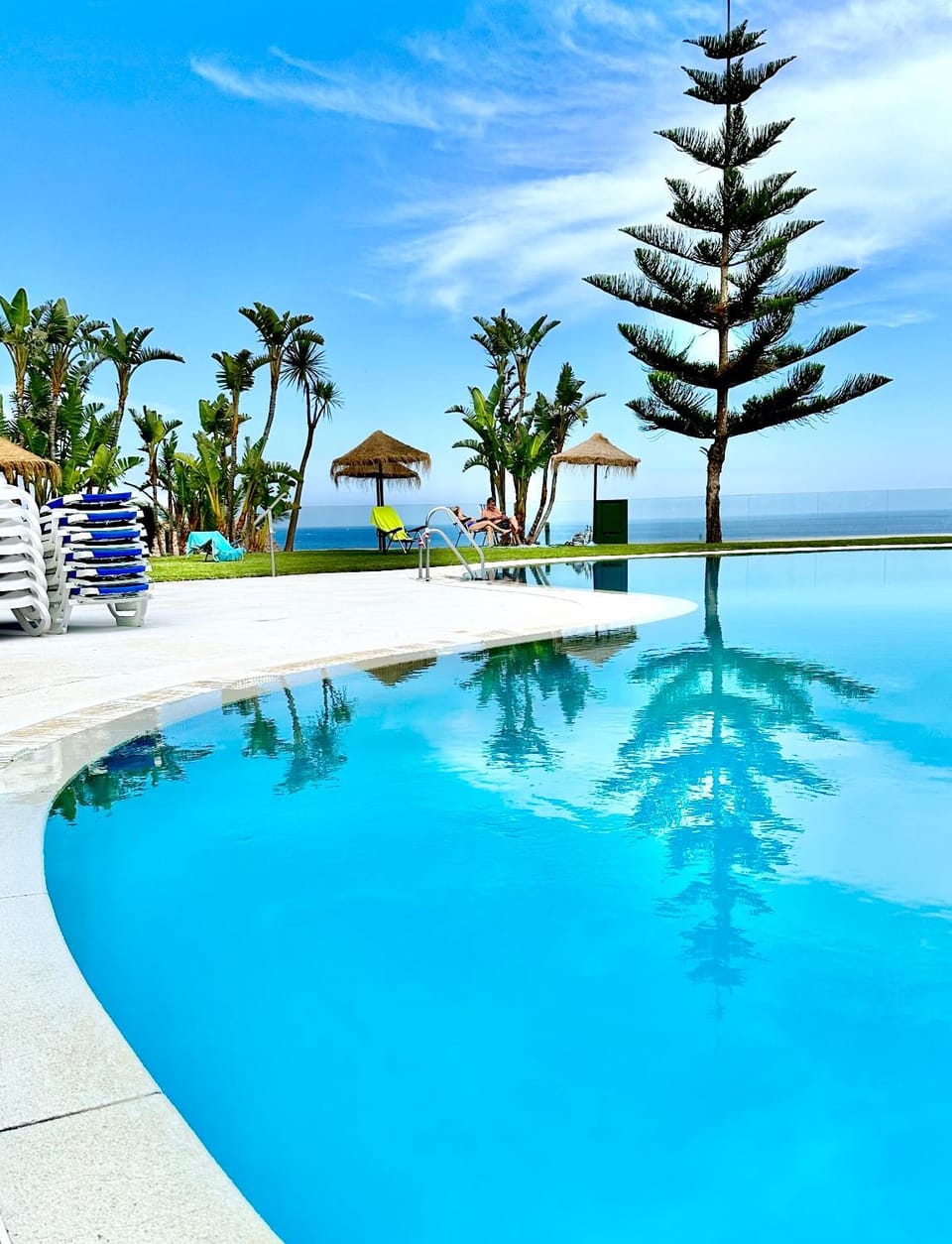 Day, Natural landscape, Pool view, Sea view, Swimming pool, sunbed