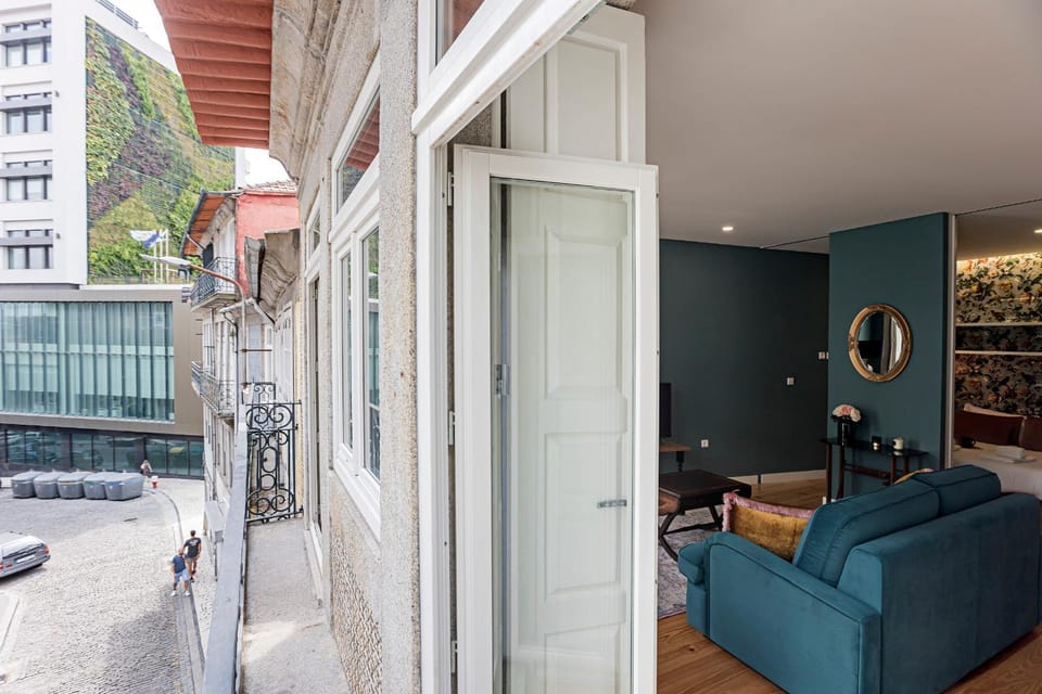 Turquoise Flat w AC & Balcony by LovelyStay Apartment in Porto
