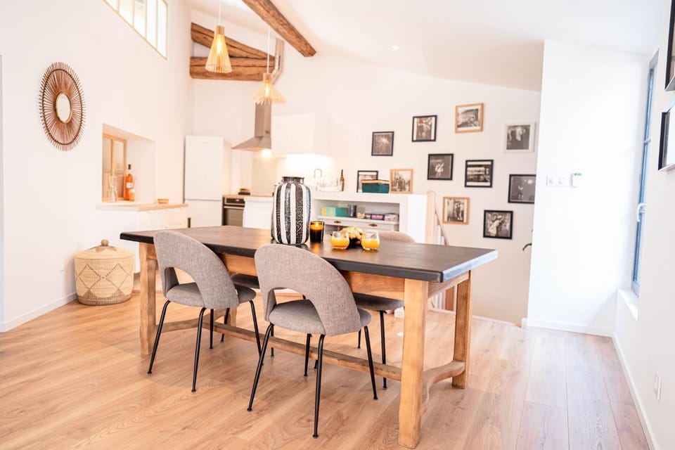 Coffee/tea facilities, Kitchen or kitchenette, Living room, Seating area, Dining area, minibar, toaster