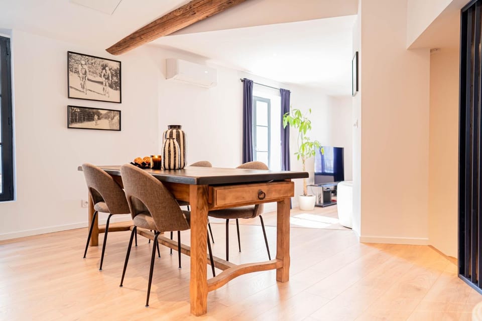 Living room, Seating area, Dining area