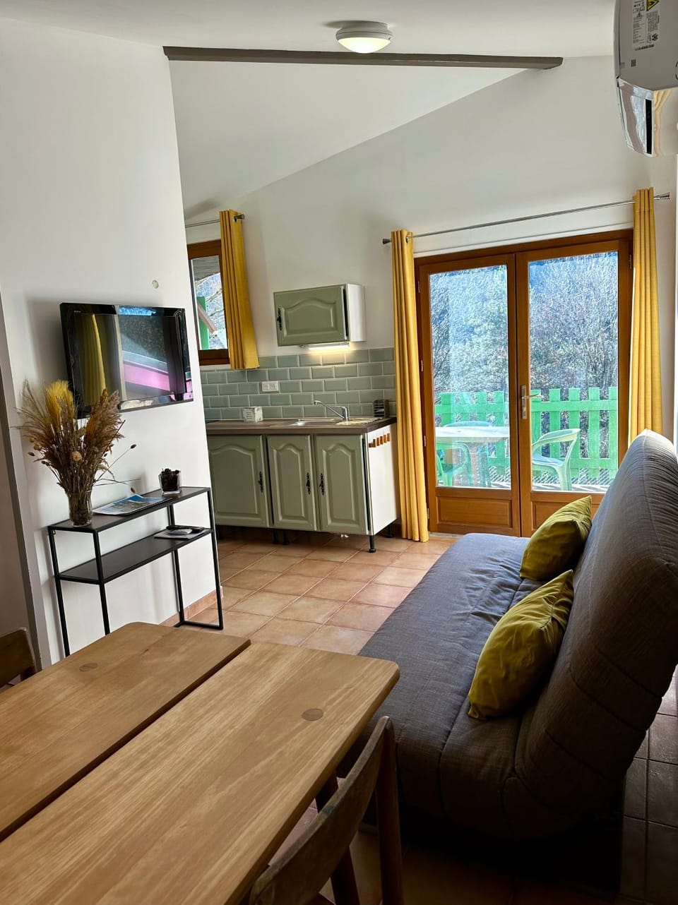Kitchen or kitchenette, Living room