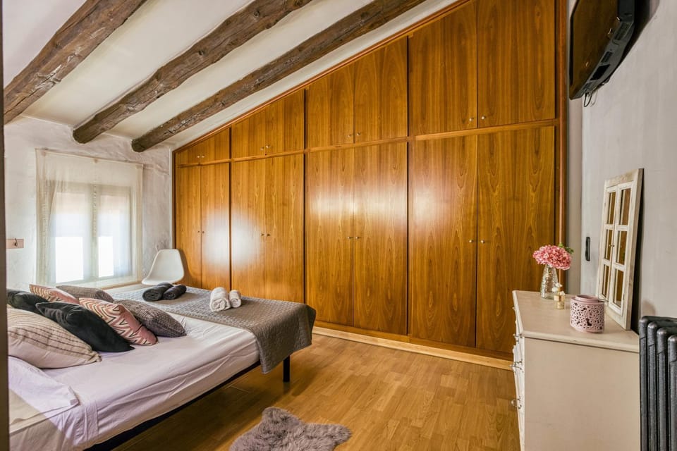 Property building, Living room, Bedroom