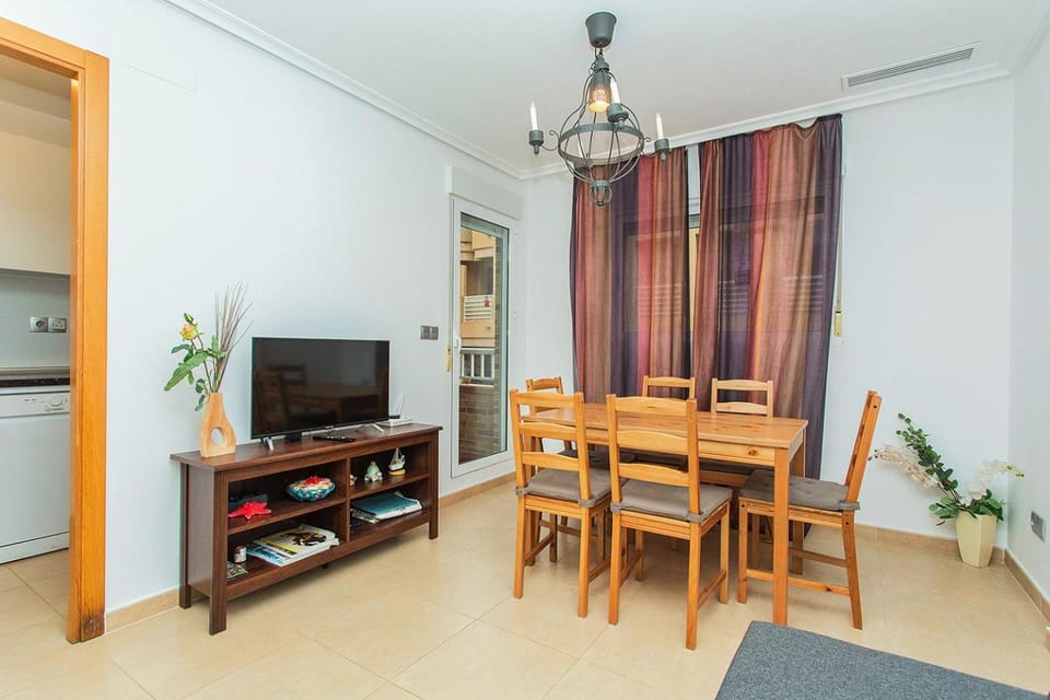 TV and multimedia, Living room, Dining area, air conditioner