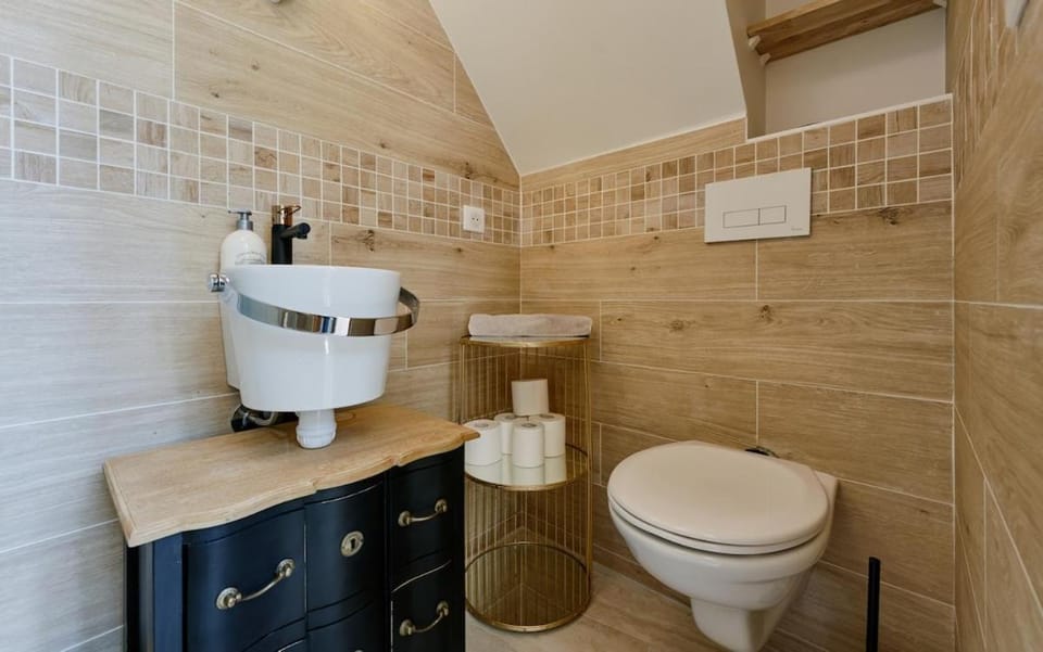 Maison du Passeur du XVIII siècle, classée, Authenticité et Confort avec Jardin SPA en option, proche Giverny, 1 heure de Paris Villa in Vernon