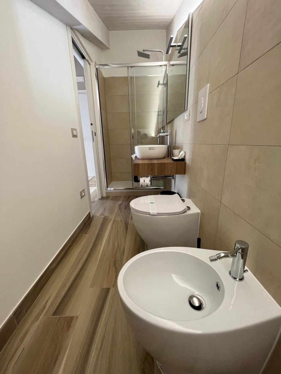 Toilet, Bathroom, towels