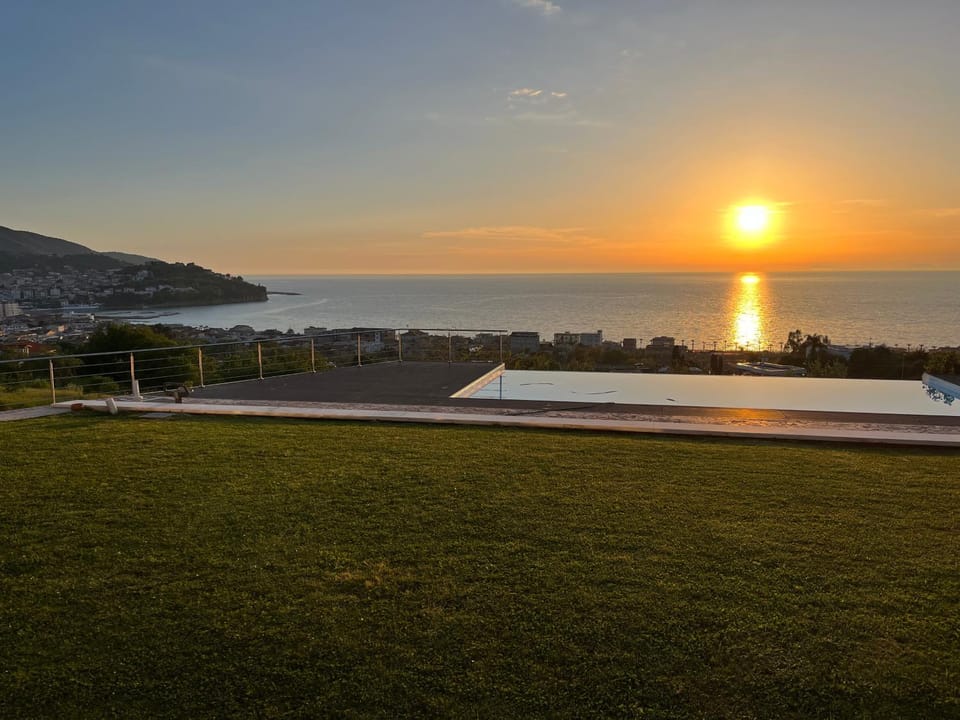 Nearby landmark, Day, Natural landscape, Pool view, Sea view, Swimming pool, Sunrise, Sunset, sunbed