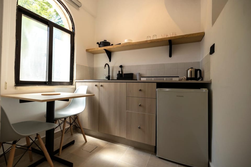 Kitchen or kitchenette, Dining area, Communal kitchen
