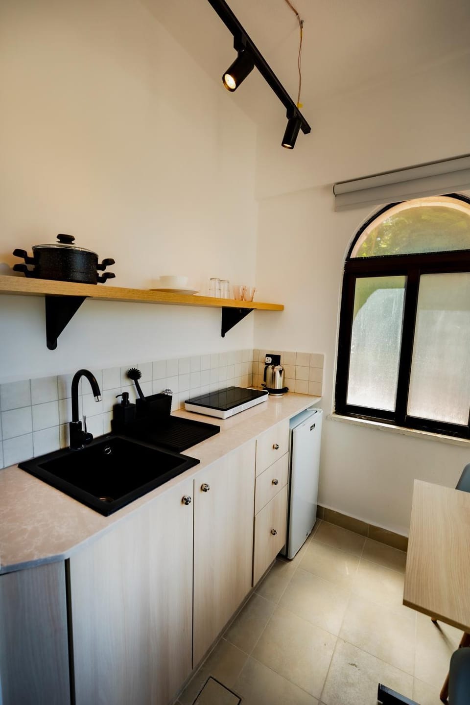 Kitchen or kitchenette, Communal kitchen