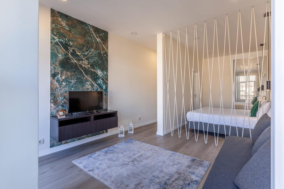 Communal lounge/ TV room, TV and multimedia, Living room, Seating area, Bedroom
