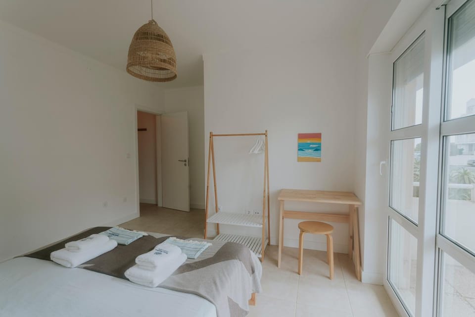 Bed, Photo of the whole room, Seating area, Bedroom, towels