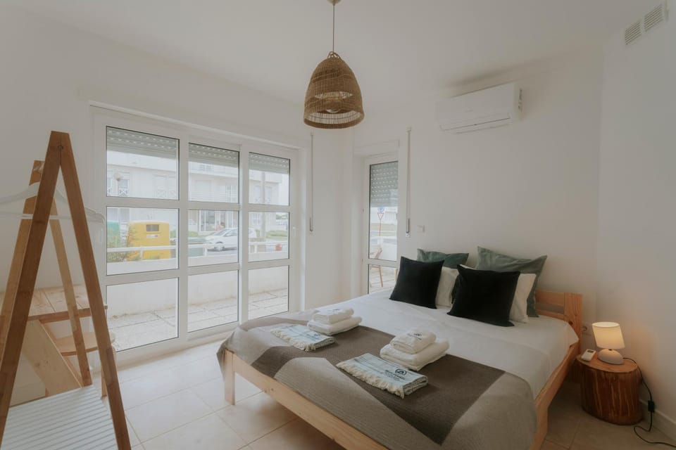 Bed, Photo of the whole room, Bedroom, air conditioner