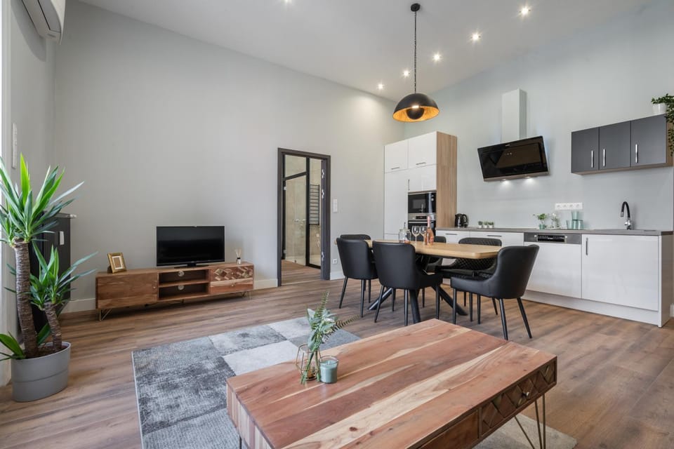Living room, Dining area
