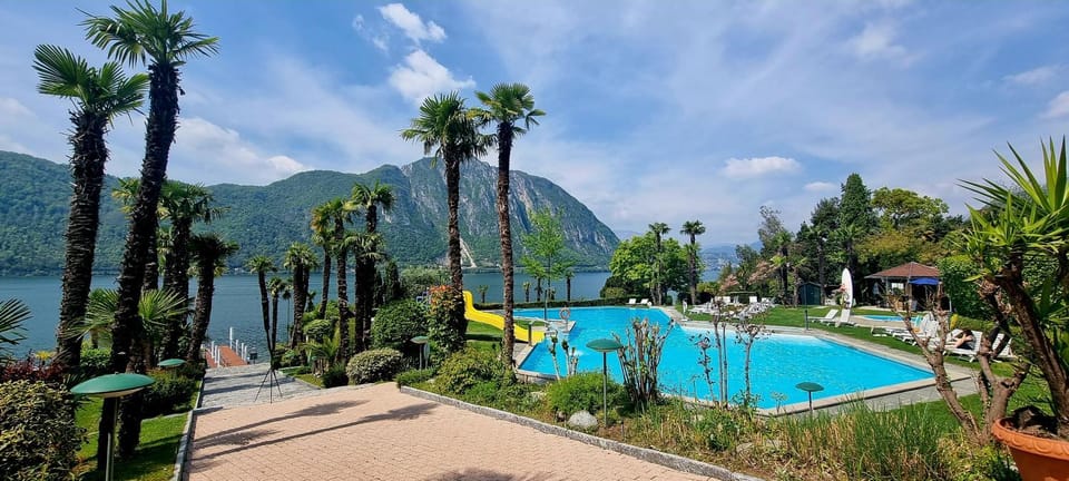 Lake view, Pool view, Swimming pool, Swimming pool, sunbed