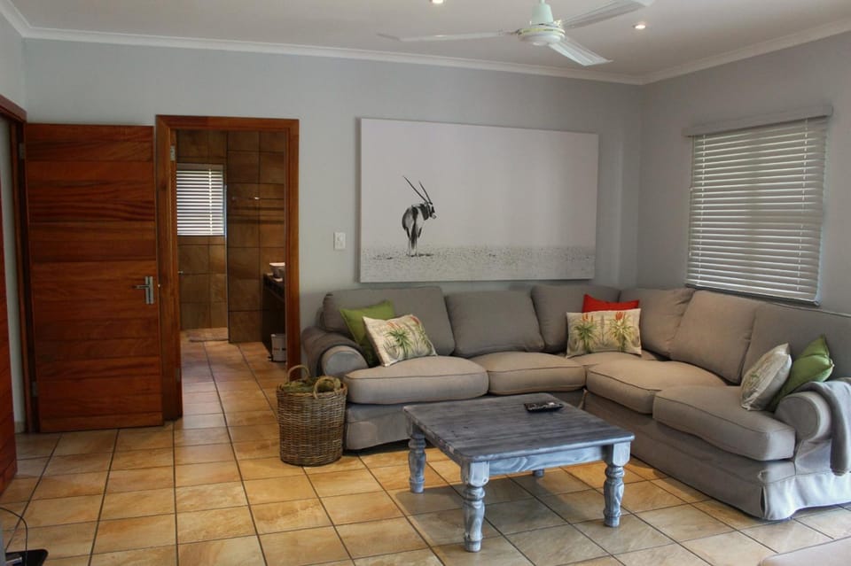 TV and multimedia, Seating area, flat iron