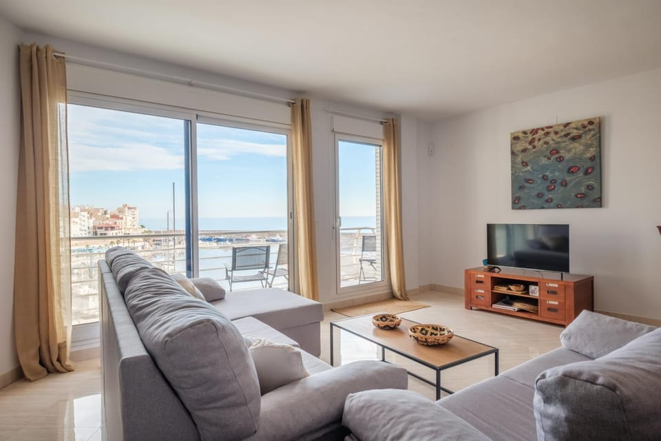 Natural landscape, Balcony/Terrace, Living room, Seating area, Landmark view, Sea view