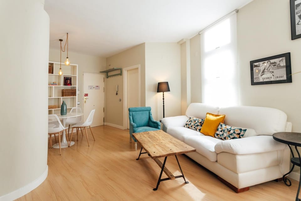 Living room, Photo of the whole room, Seating area, Dining area