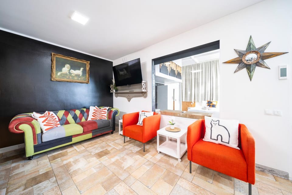 Kitchen or kitchenette, Living room