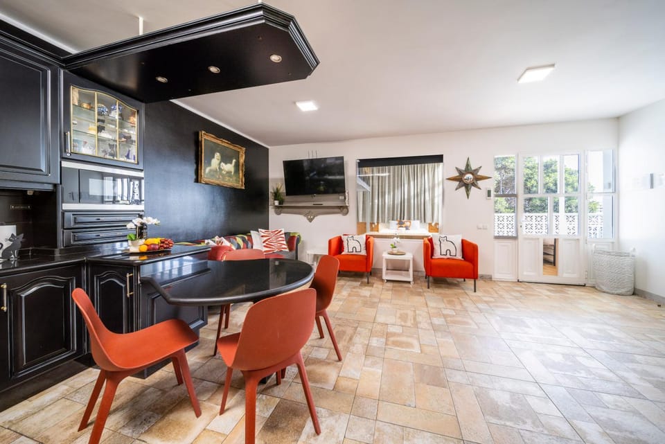 Kitchen or kitchenette, Living room
