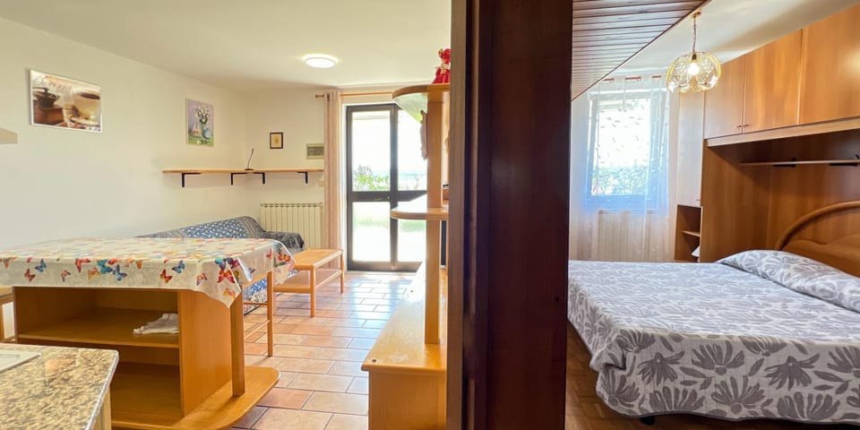 Bed, Living room, Dining area, Bedroom