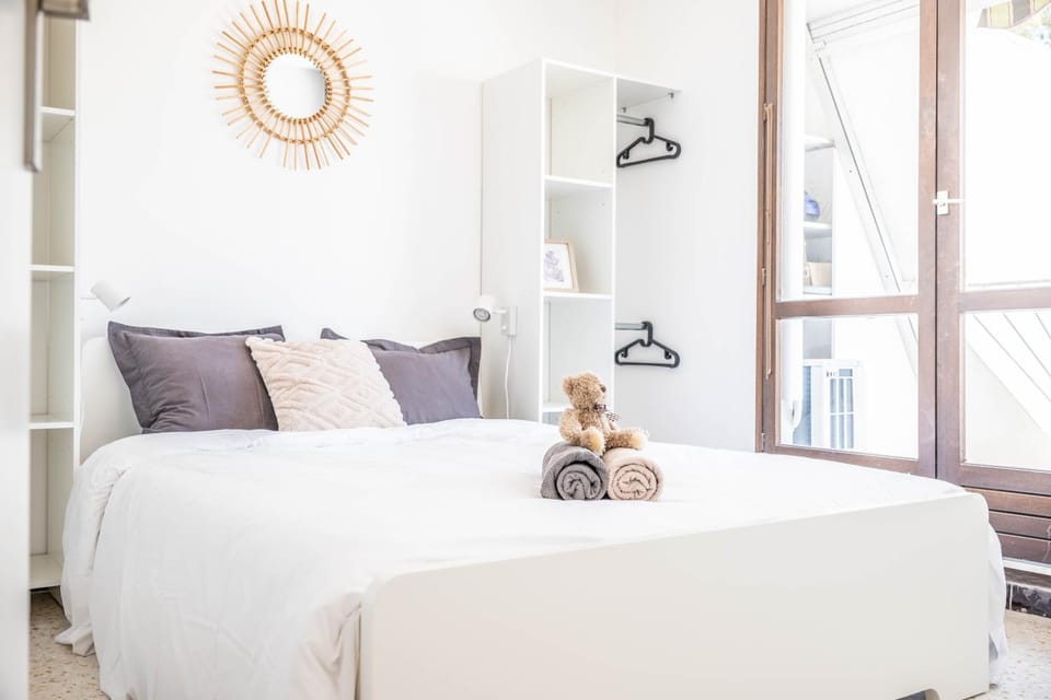 Bed, Photo of the whole room, Bedroom