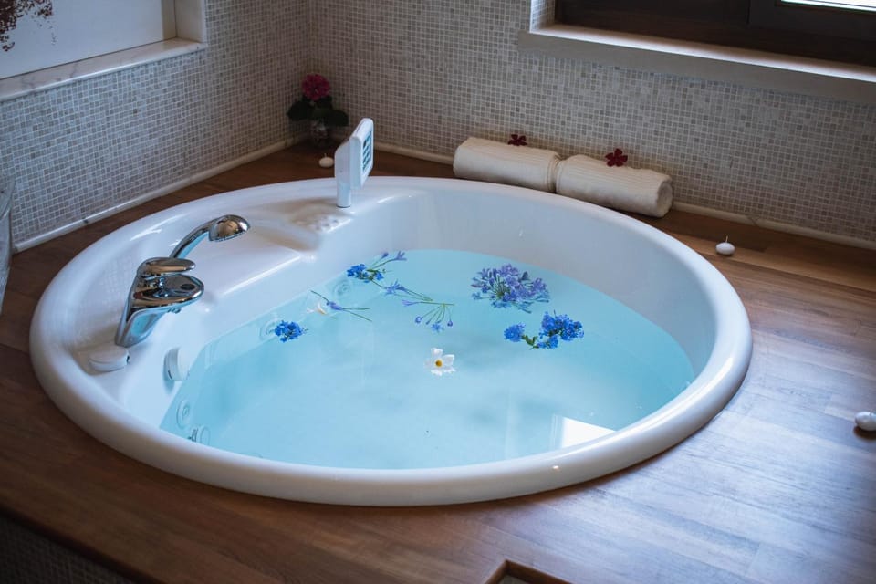 Hot Tub, Bath