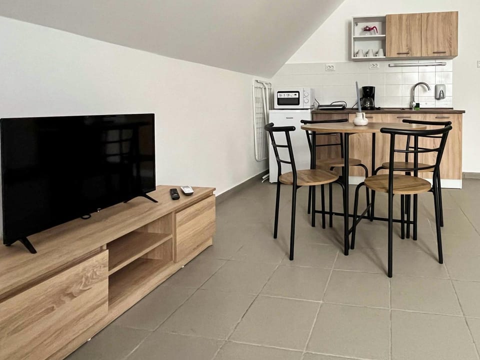 TV and multimedia, Kitchen or kitchenette, Dining area, kitchen